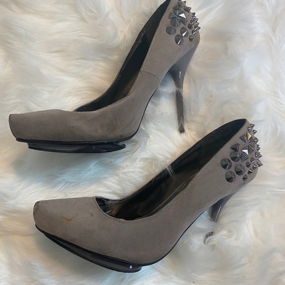 Gray heels - Picture 2 of 4